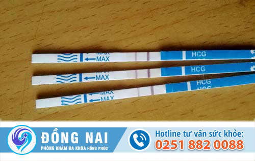 Thử thai 2 vạch 1 đậm 1 mờ có phải có thai không?