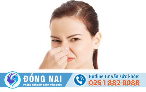 Vùng kín có mùi chua tanh là vì sao vậy